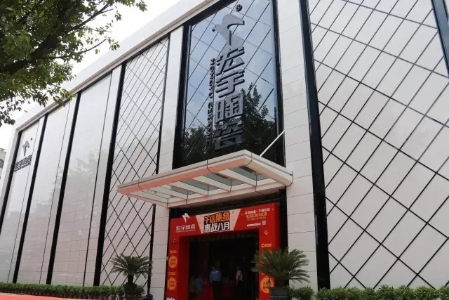 這些“亮瞎眼”的建筑不是重點，重點是……